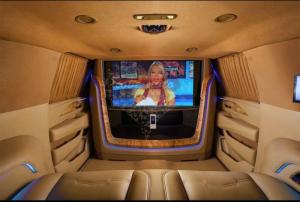 Прокат Cadillac Escalade 4 с перегородкой (Черный Кадиллак Эскалейд) VIP кабинет на свадьбу 1