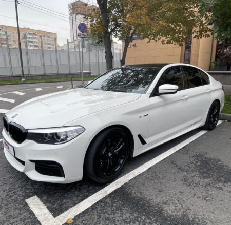 Прокат BMW 5 M5 (Белый БМВ 5 F90) на свадьбу