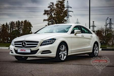 Прокат Mercedes-Benz CLS (Белый Мерседес C218) на свадьбу