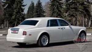 Прокат Rolls-Royce Phantom (Белый Роллс-Ройс Фантом) на свадьбу 0